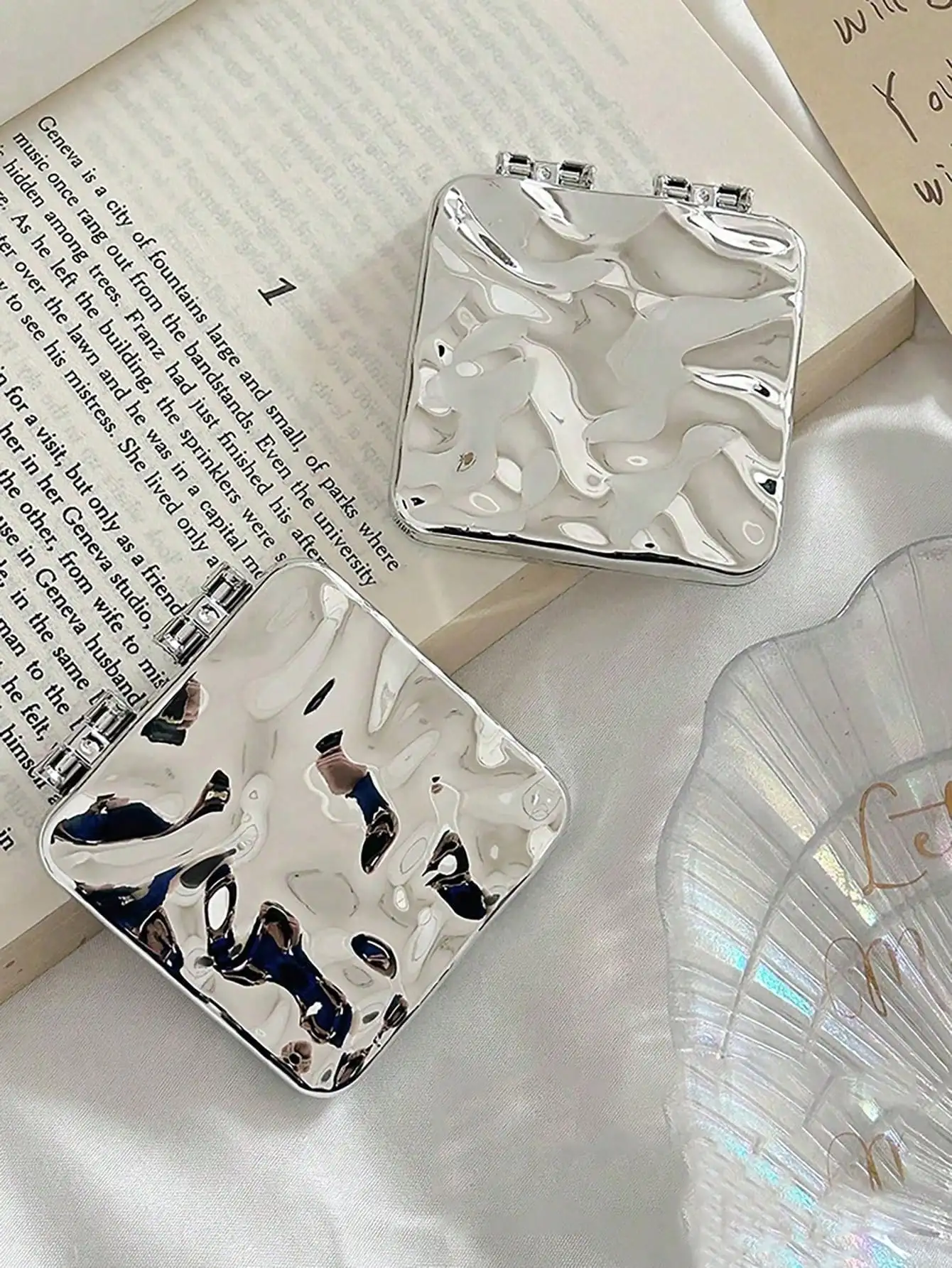 Portable Folding Makeup Mirror - Makeup Beauty Y2K Style avis et prix