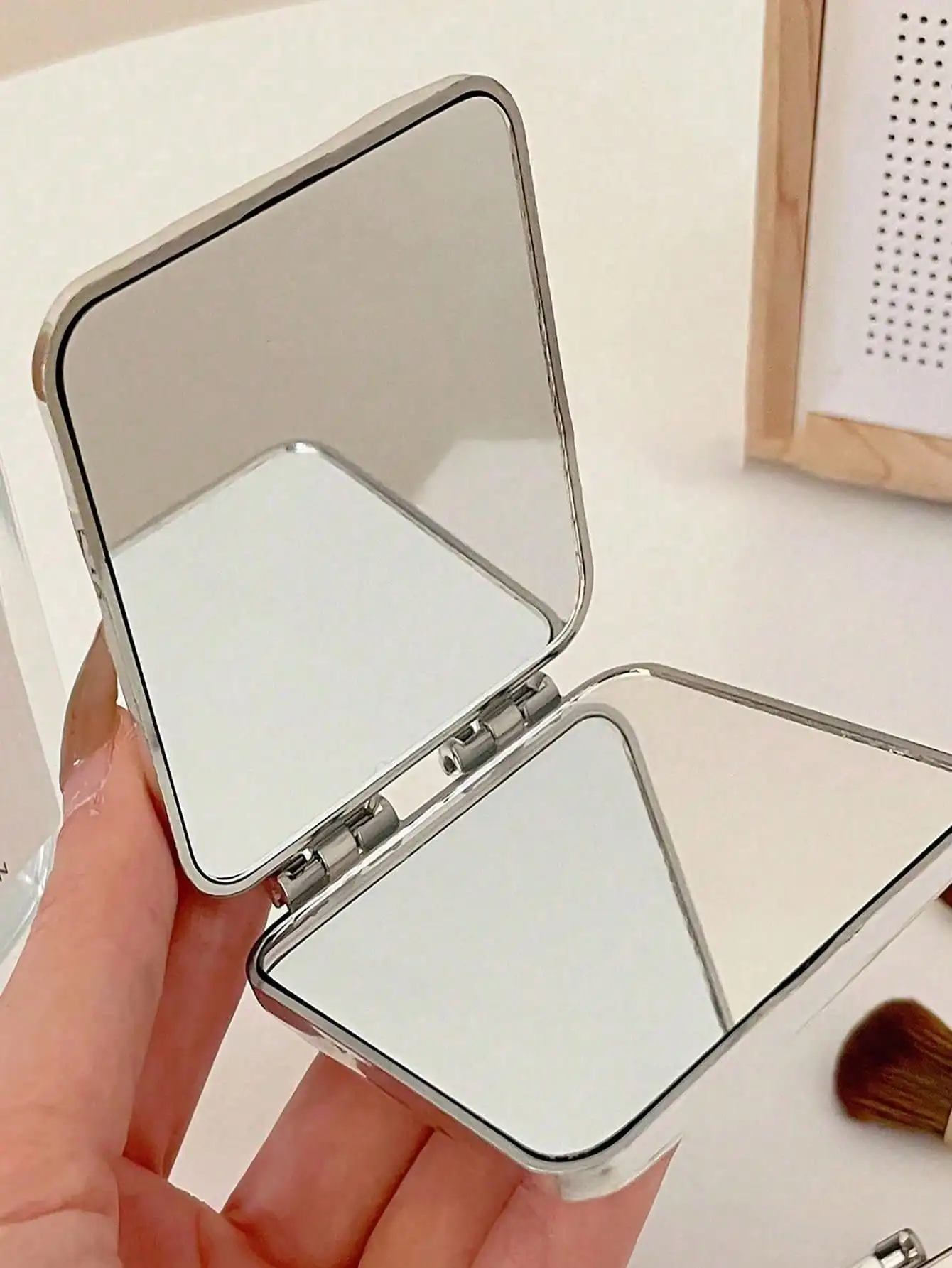 Portable Folding Makeup Mirror - Makeup Beauty Y2K Style avis et prix